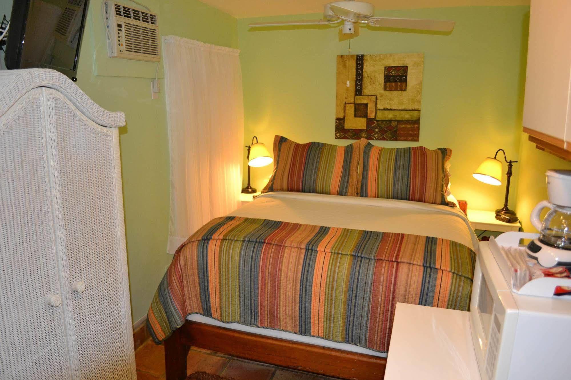 Speakeasy Inn (Adults Only) คีย์เวสต์ ภายนอก รูปภาพ